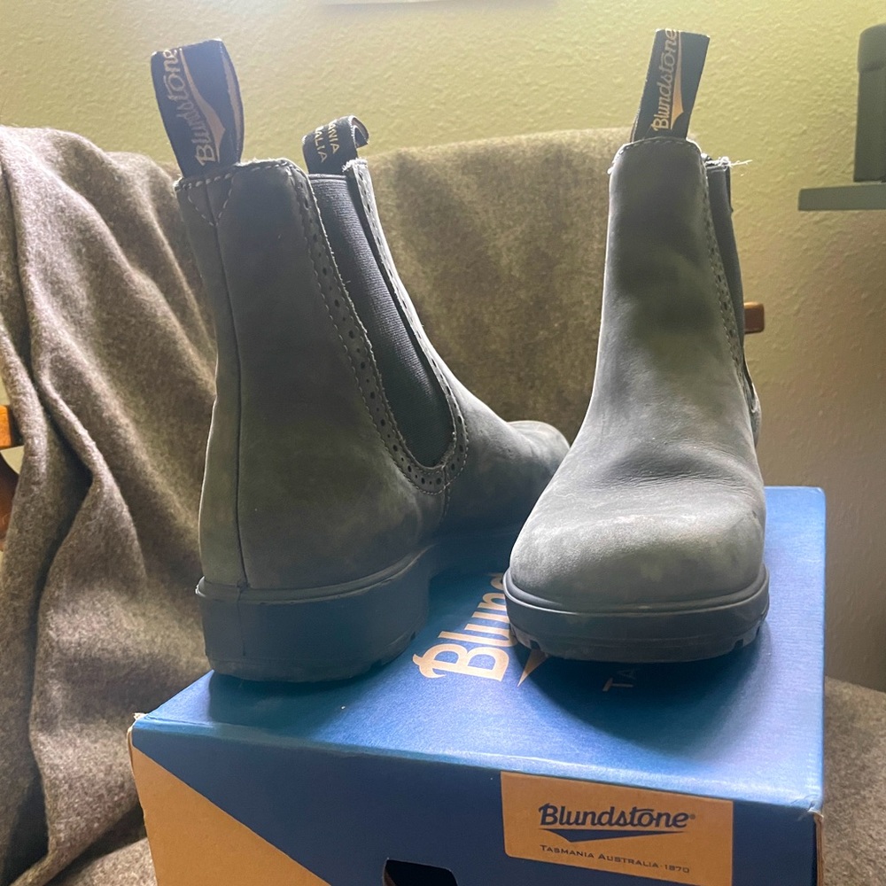 Blundstones boots gray womens size